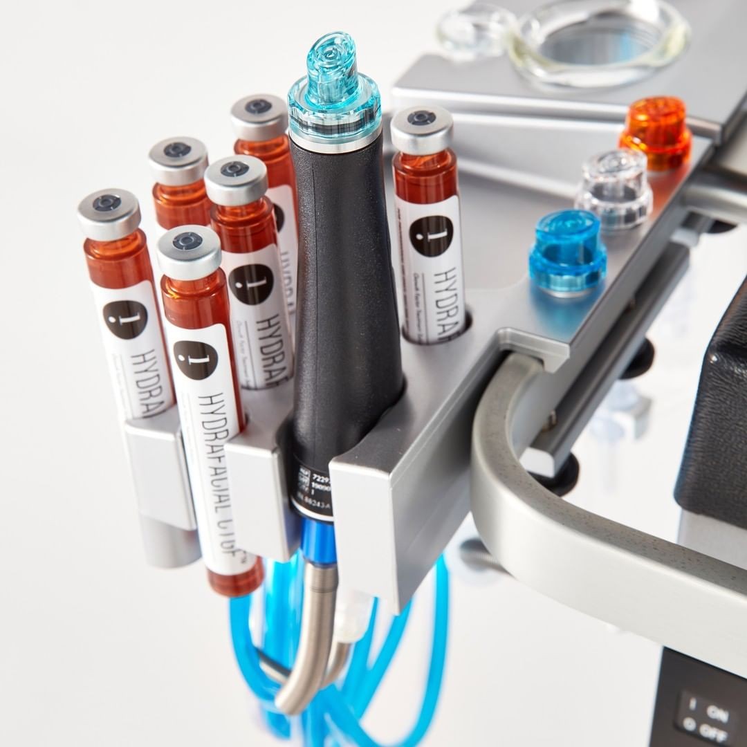 Hydrafacial™ Gerät mit Serum-Ampullen bei JOUST Medical Cosmetic