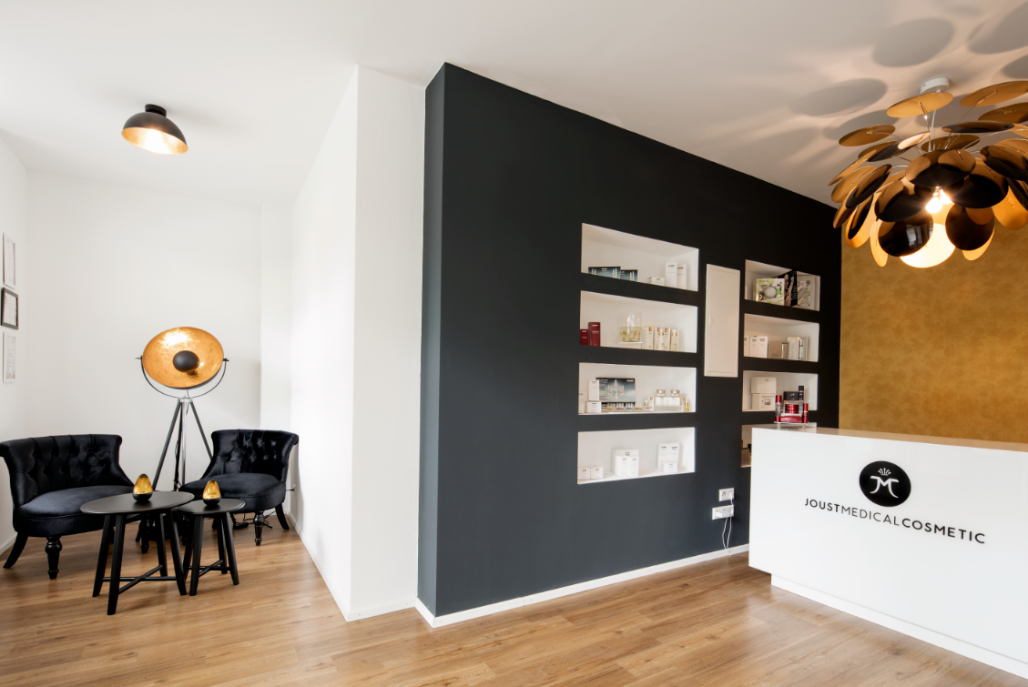 Empfang und Lounge im Institut JOUST Medical Cosmetic in Ludwigsburg